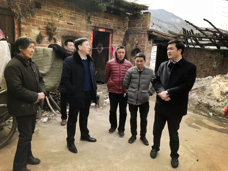 民建“組團(tuán)”慰問(wèn)，企業(yè)送溫暖到家