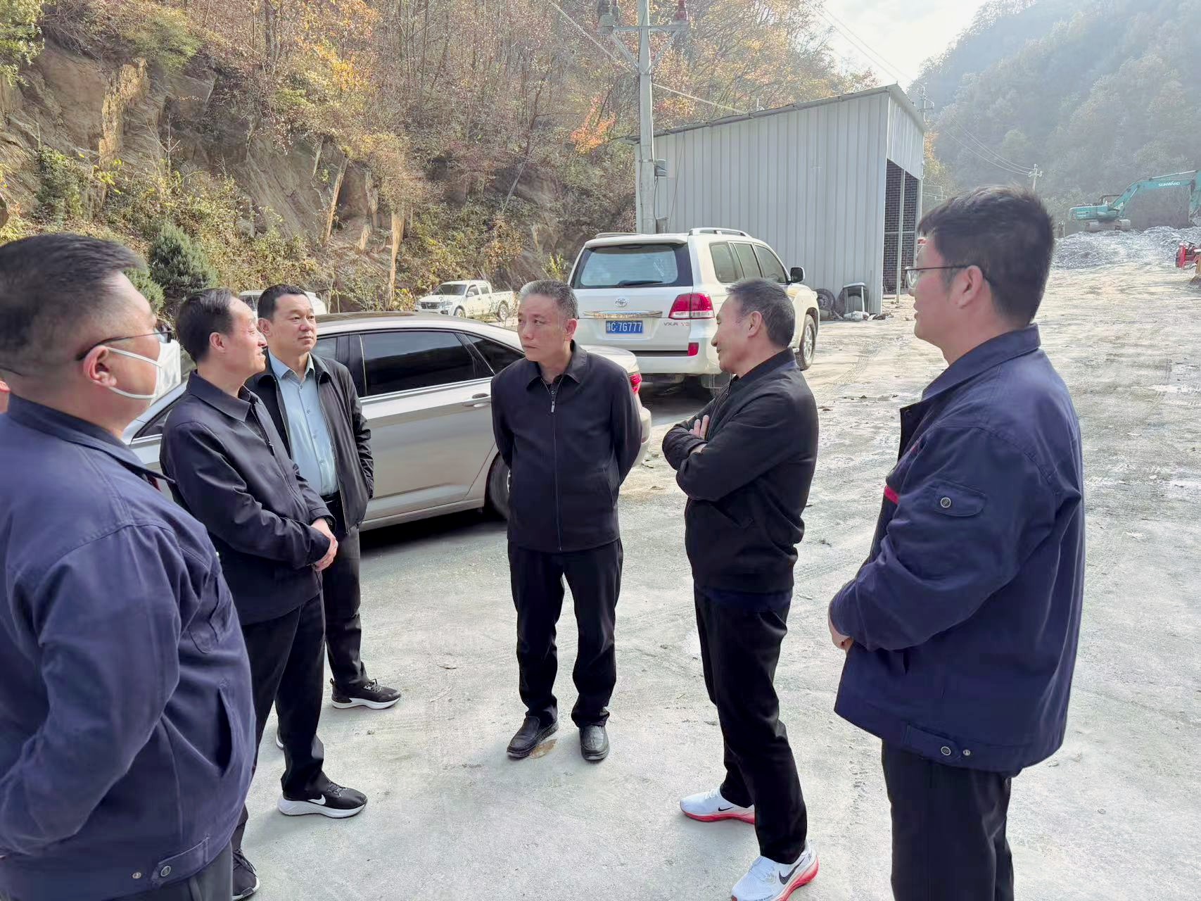 盧氏縣委書記胡志權親臨雙河金礦調(diào)研