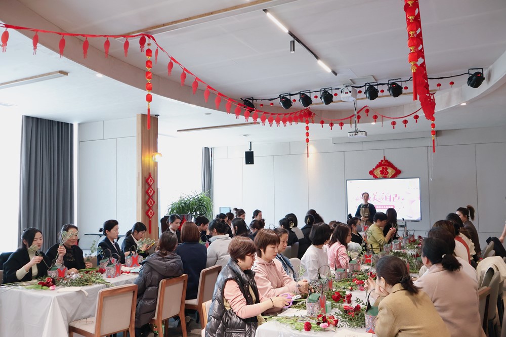 做最美的自己｜開元集團(tuán)舉行“三八女神節(jié)”插花與美妝活動(dòng)